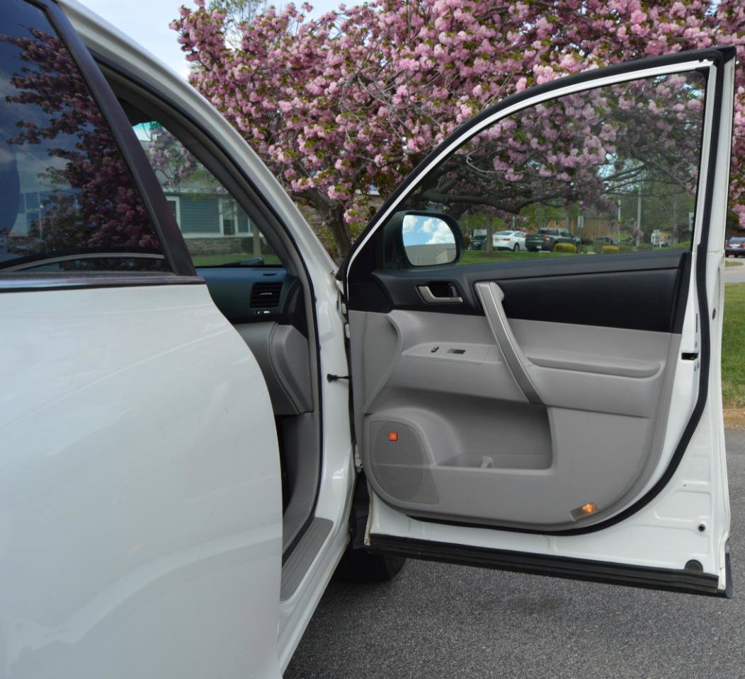 Used 2011 Toyota Highlander SE w/ Tow Pkg AWD/4WD image 20