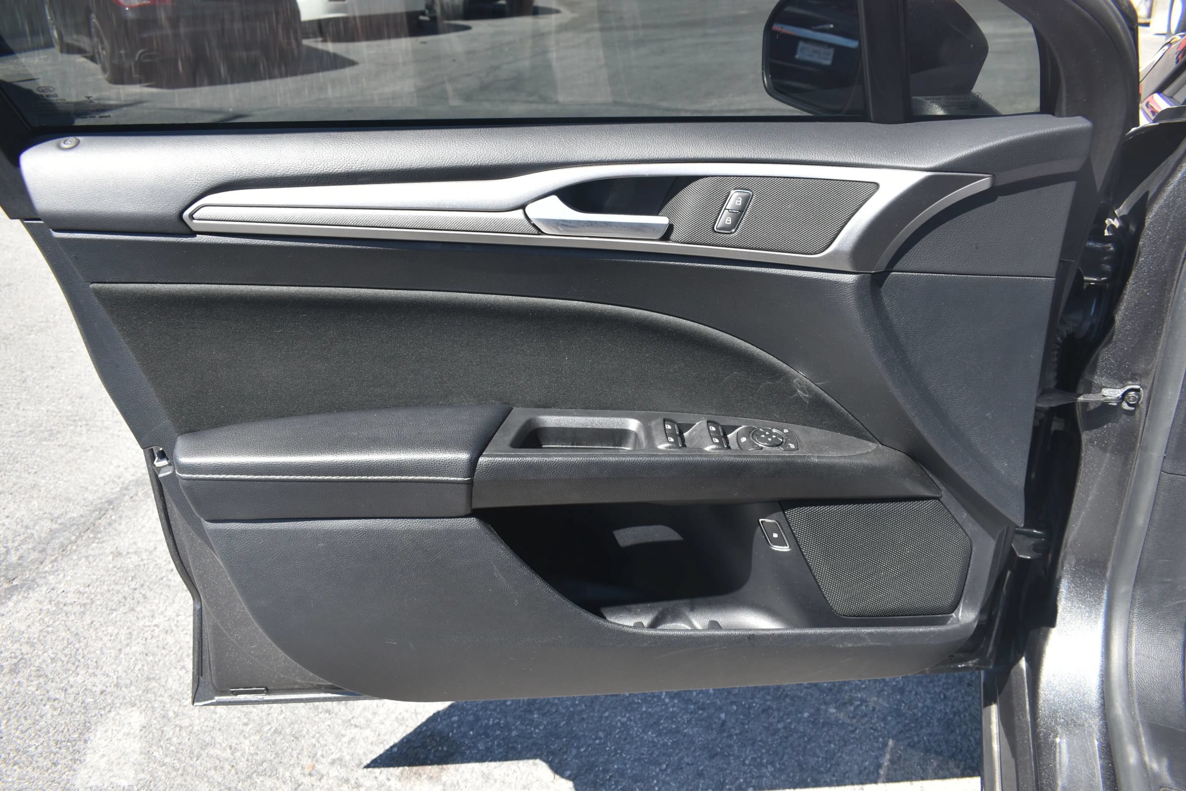 Used 2020 Ford Fusion SE FWD image 5