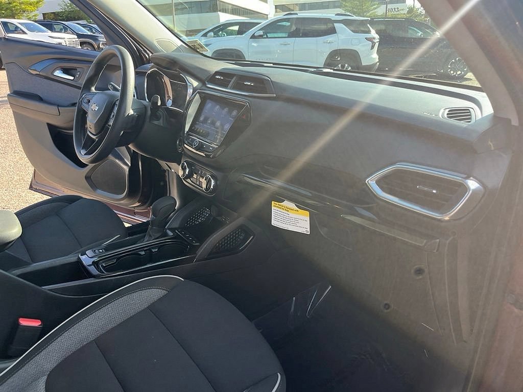 Used 2023 Chevrolet TrailBlazer LT w/ Convenience Package AWD/4WD image 33