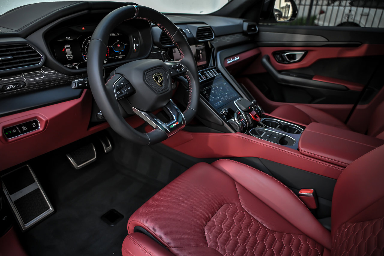 Used 2022 Lamborghini Urus AWD/4WD image 26