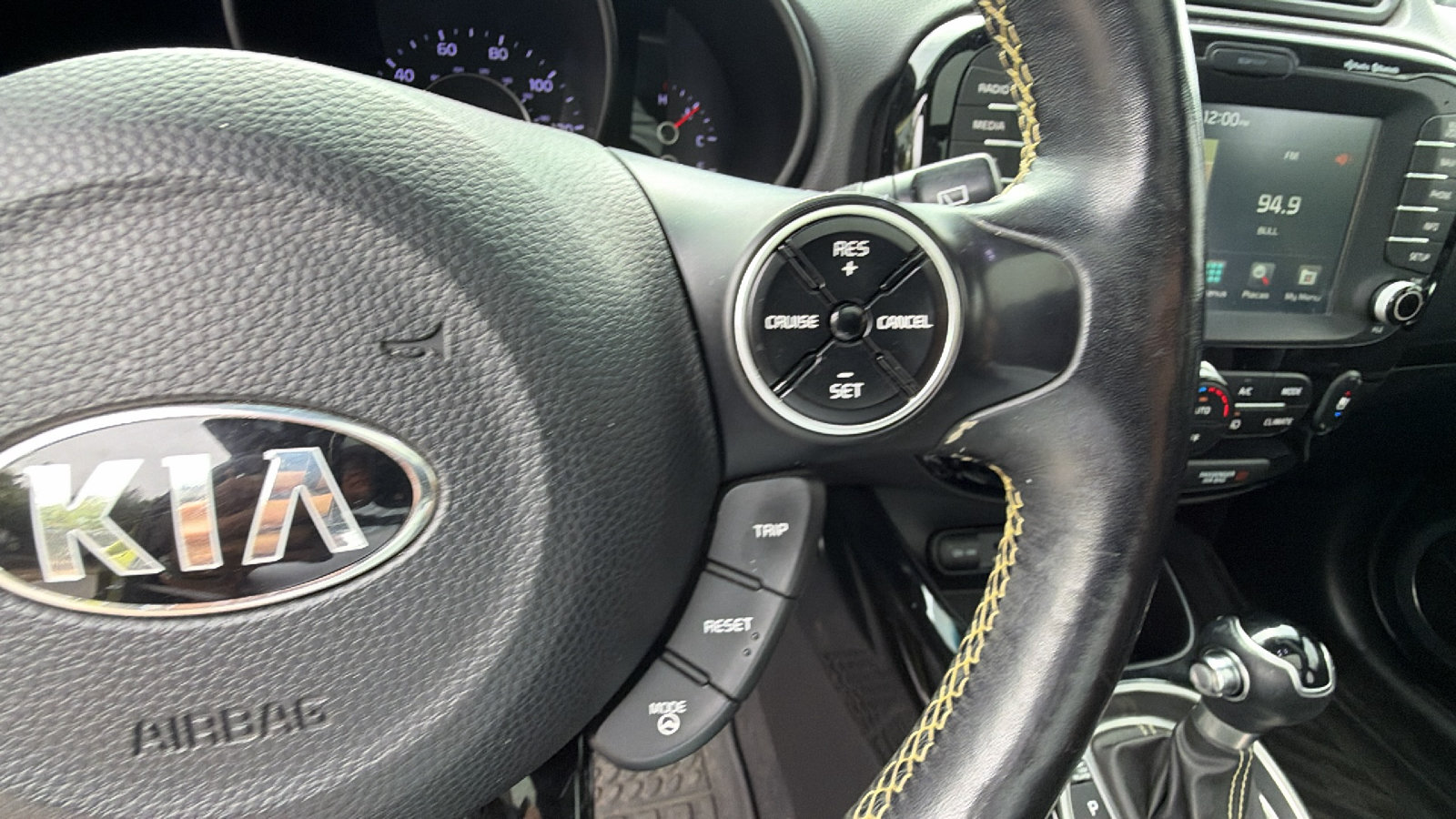 Used 2014 Kia Soul + w/ Primo Package FWD image 27