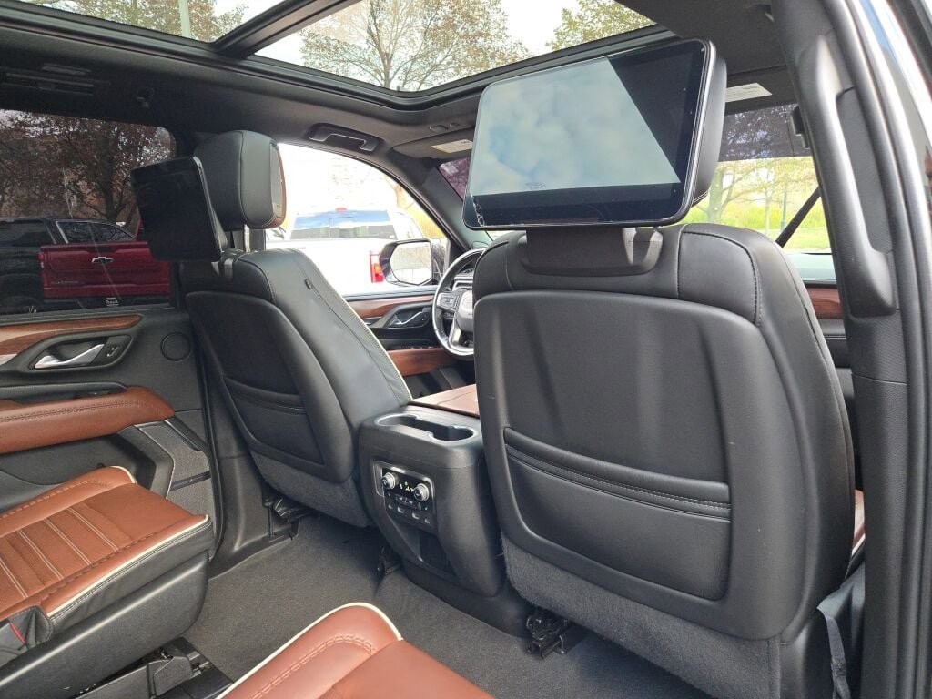 Used 2023 GMC Yukon XL Denali Ultimate image 12