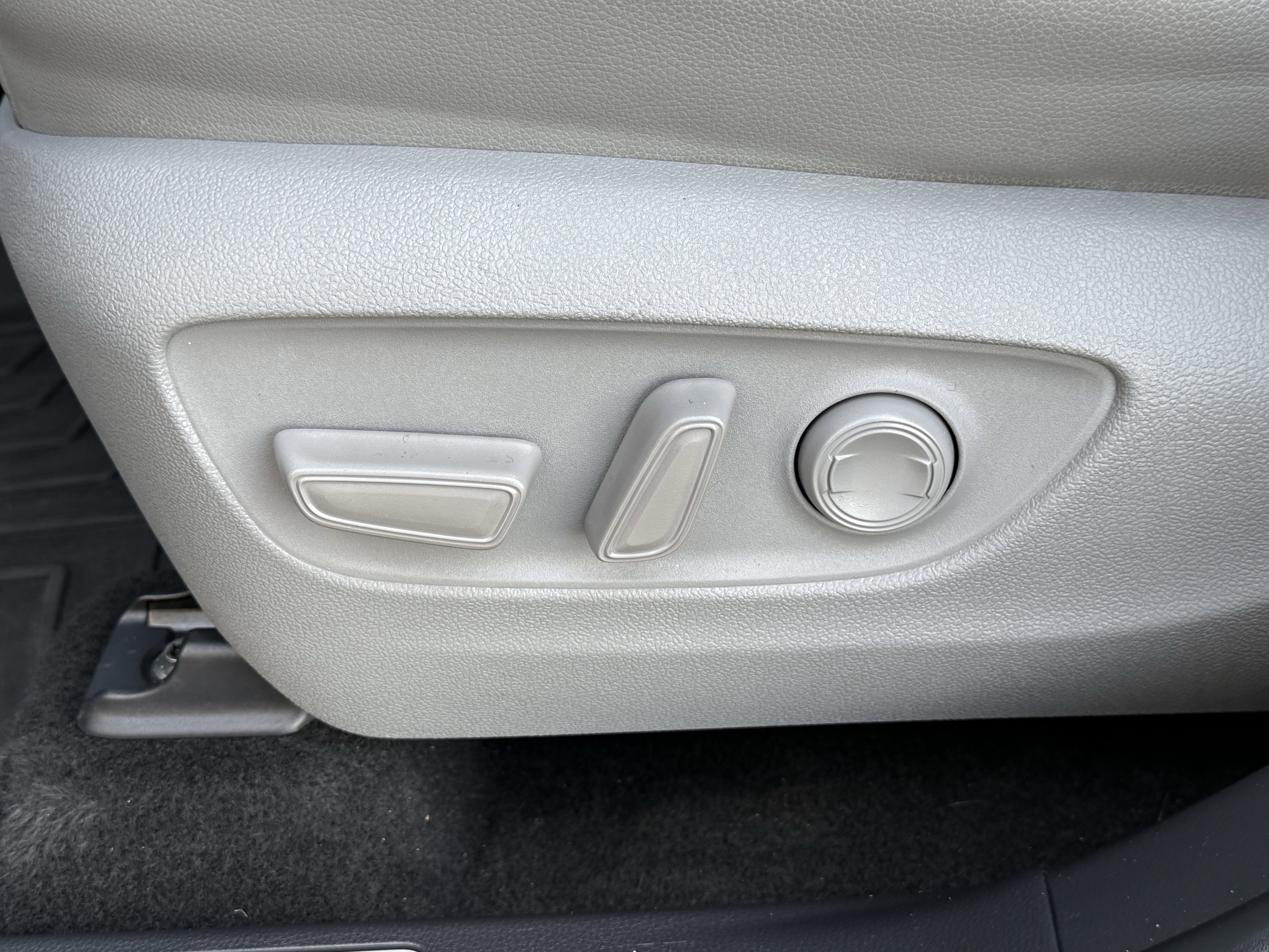 Used 2023 Toyota Highlander Limited image 26