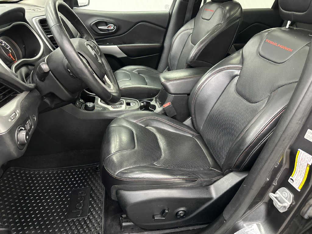 Used 2017 Jeep Cherokee Trailhawk AWD/4WD image 9