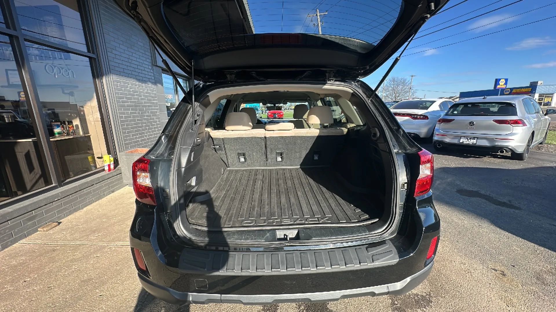 Used 2017 Subaru Outback 2.5i Premium image 18