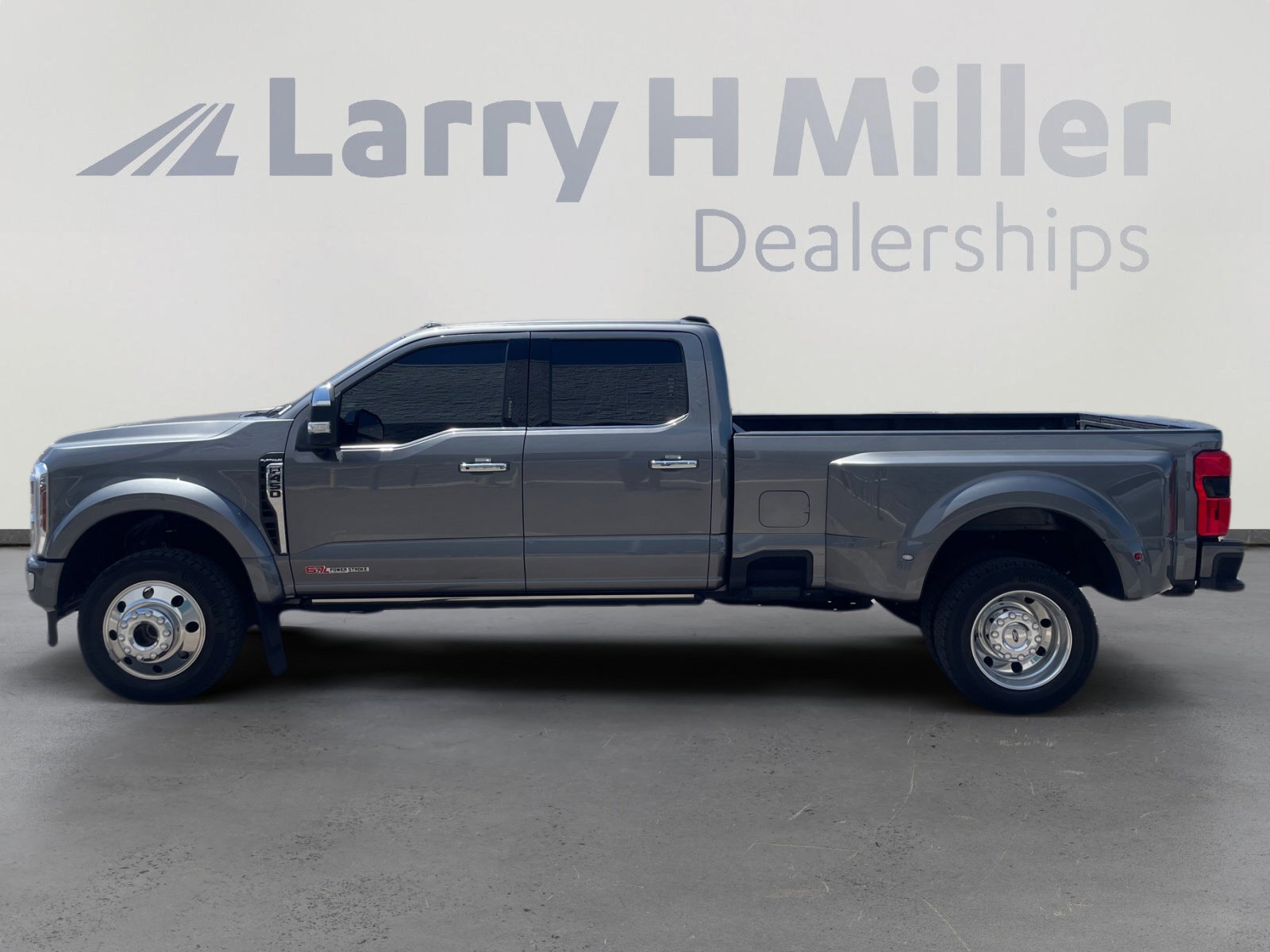 Certified 2024 Ford F450 Platinum w/ FX4 Off-Road Package AWD/4WD image 2