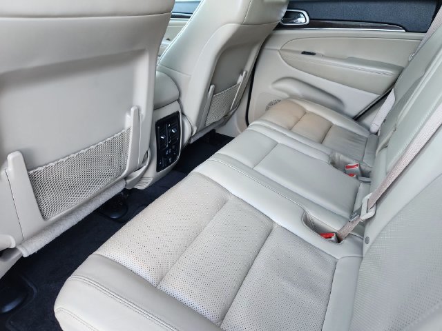 Used 2018 Jeep Grand Cherokee Limited w/ Luxury Group II AWD/4WD image 16