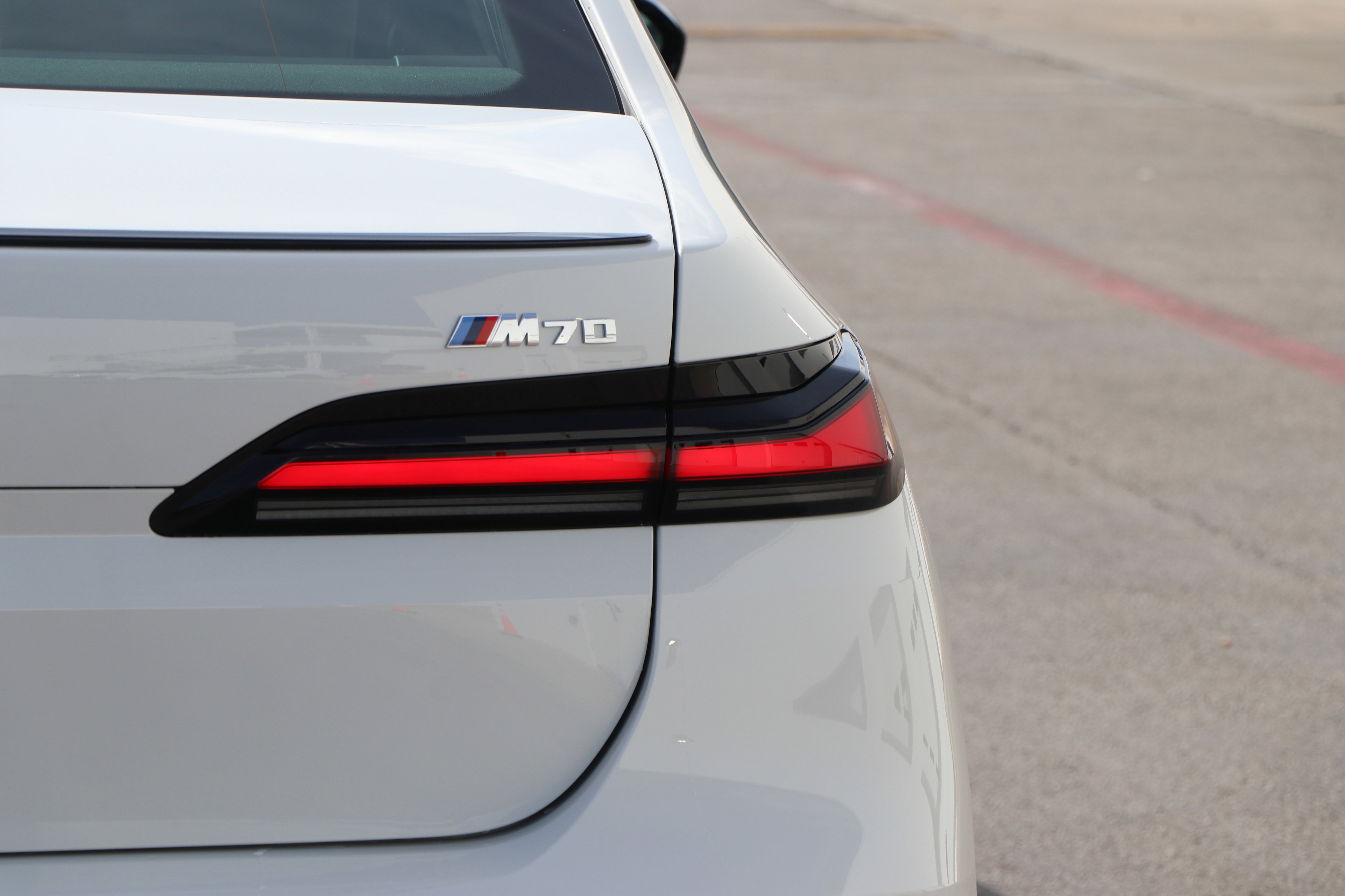 Certified 2025 BMW i7 M70 w/ Executive Package AWD/4WD image 11