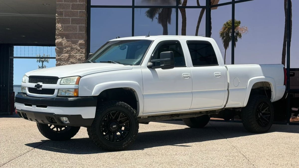 Used 2004 Chevrolet Silverado 2500 LT RWD image 4