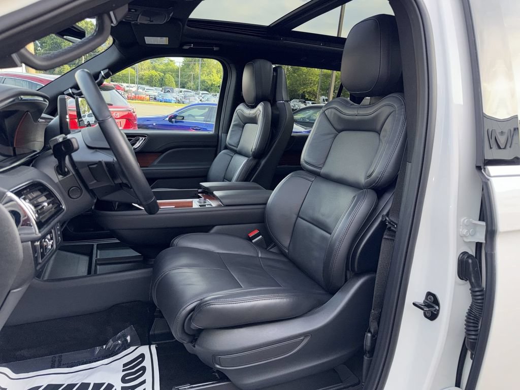 Certified 2024 Lincoln Navigator Reserve AWD/4WD image 13