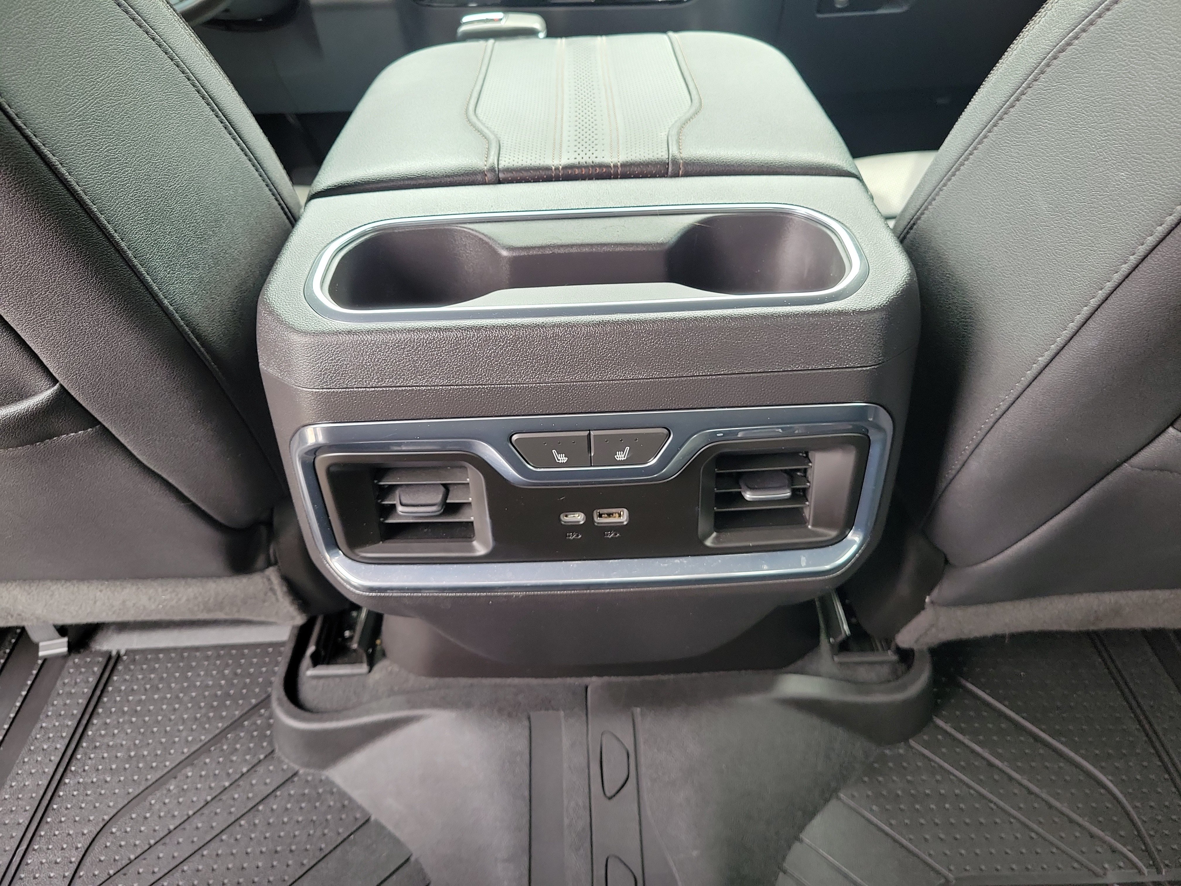 Used 2023 Chevrolet Silverado 1500 High Country w/ High Country Premium Package AWD/4WD image 11