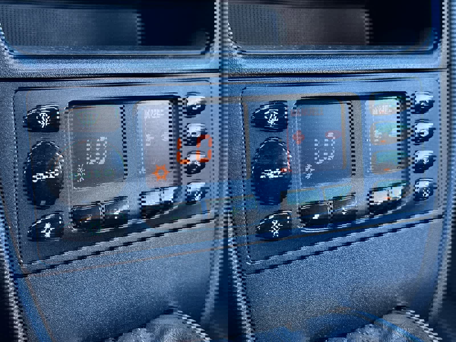 Used 2001 Porsche 911 Carrera 4 image 16