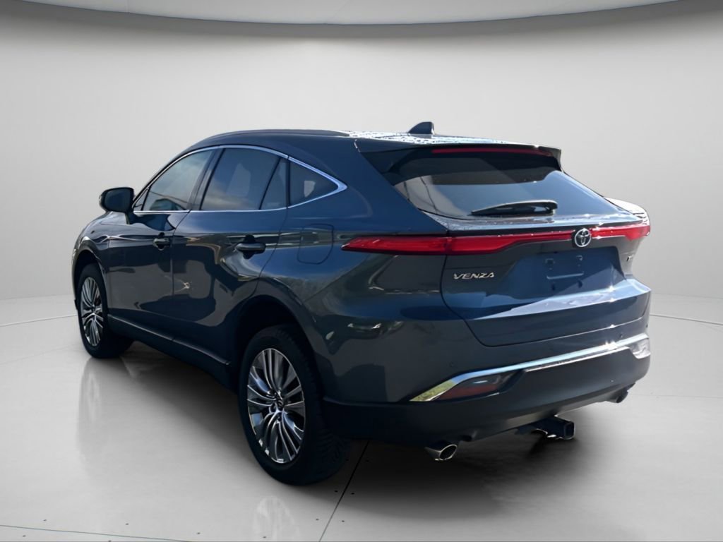 Used 2023 Toyota Venza XLE AWD/4WD image 6