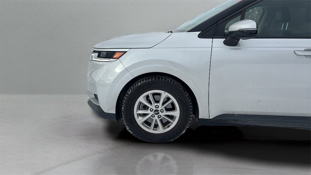 Used 2022 Kia Carnival LX image 9