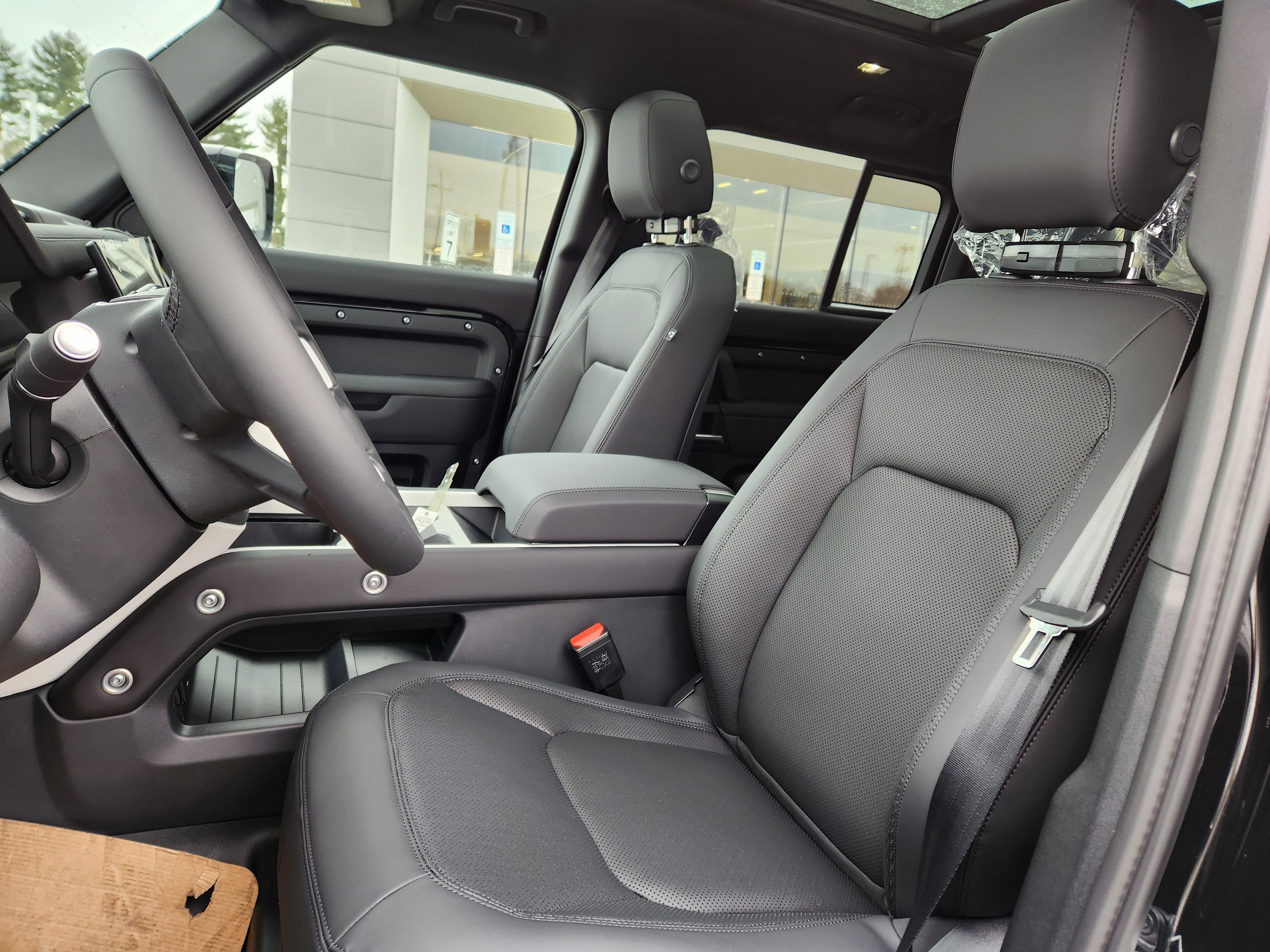 New 2026 Land Rover Defender 130 X-Dynamic SE image 8