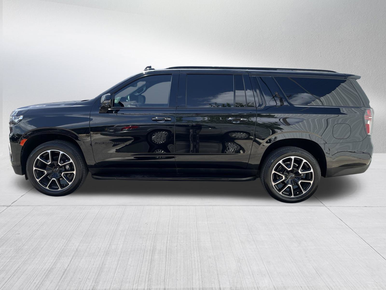 Used 2024 Chevrolet Suburban RST w/ Luxury Package RWD image 4