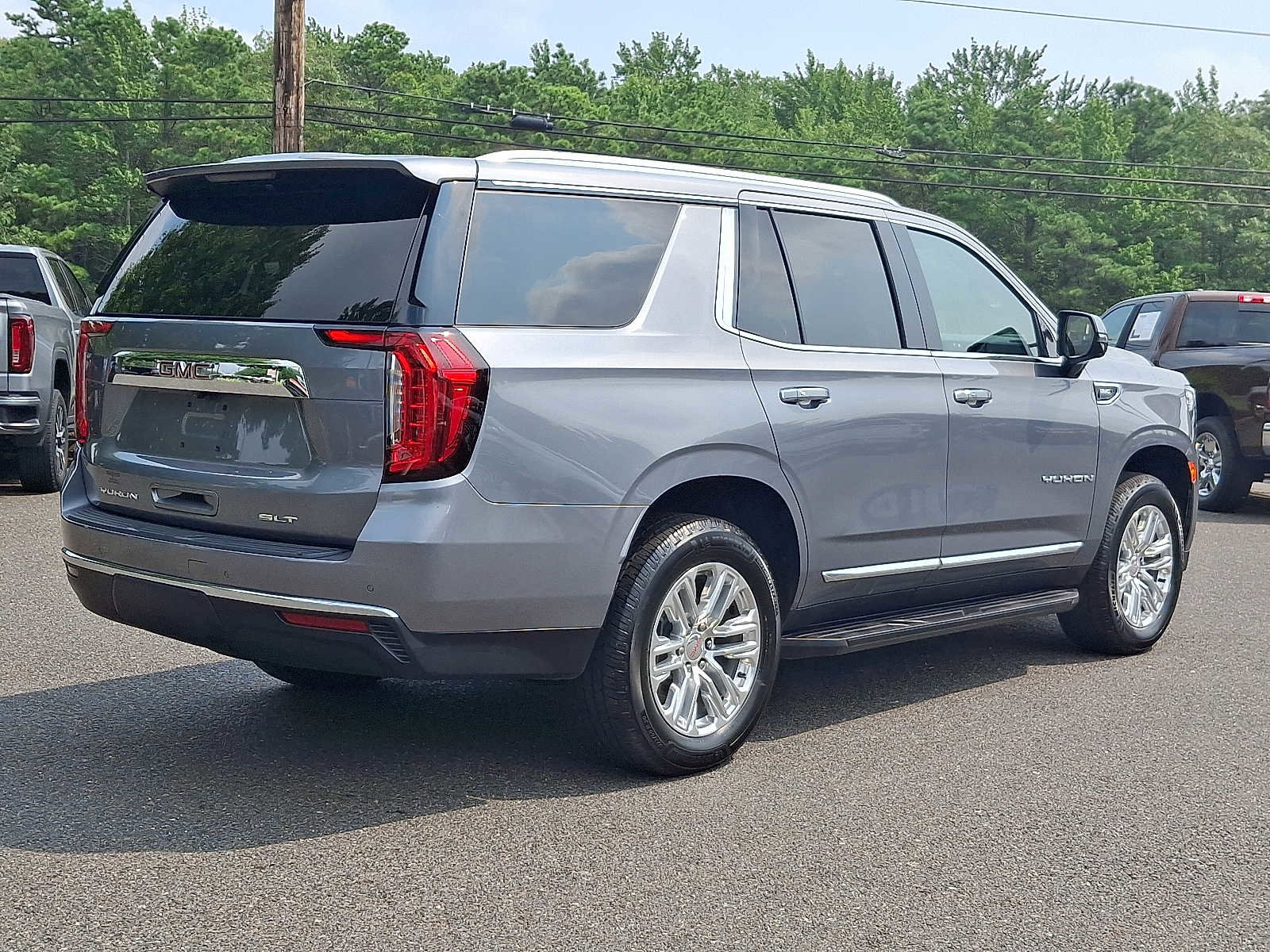 Used 2022 GMC Yukon SLT w/ SLT Premium Package image 6