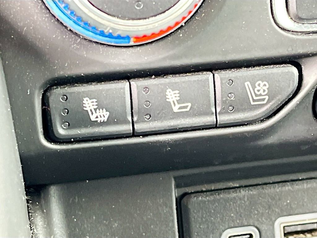 Used 2023 GMC Yukon SLT RWD image 28