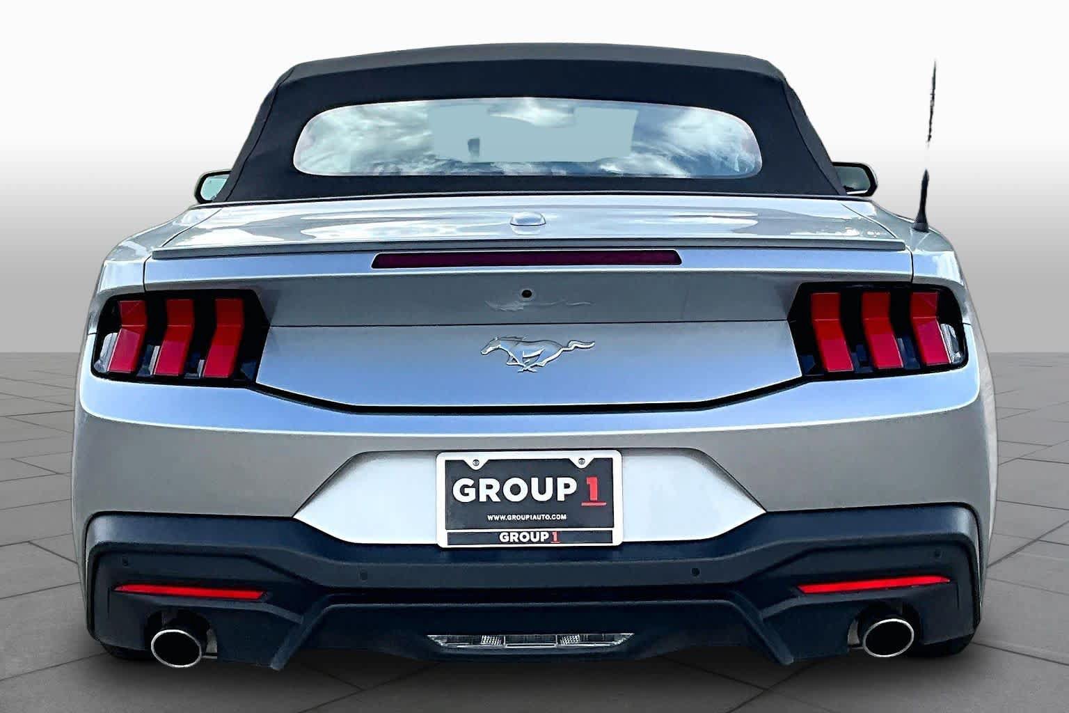 Used 2025 Ford Mustang Premium RWD image 5