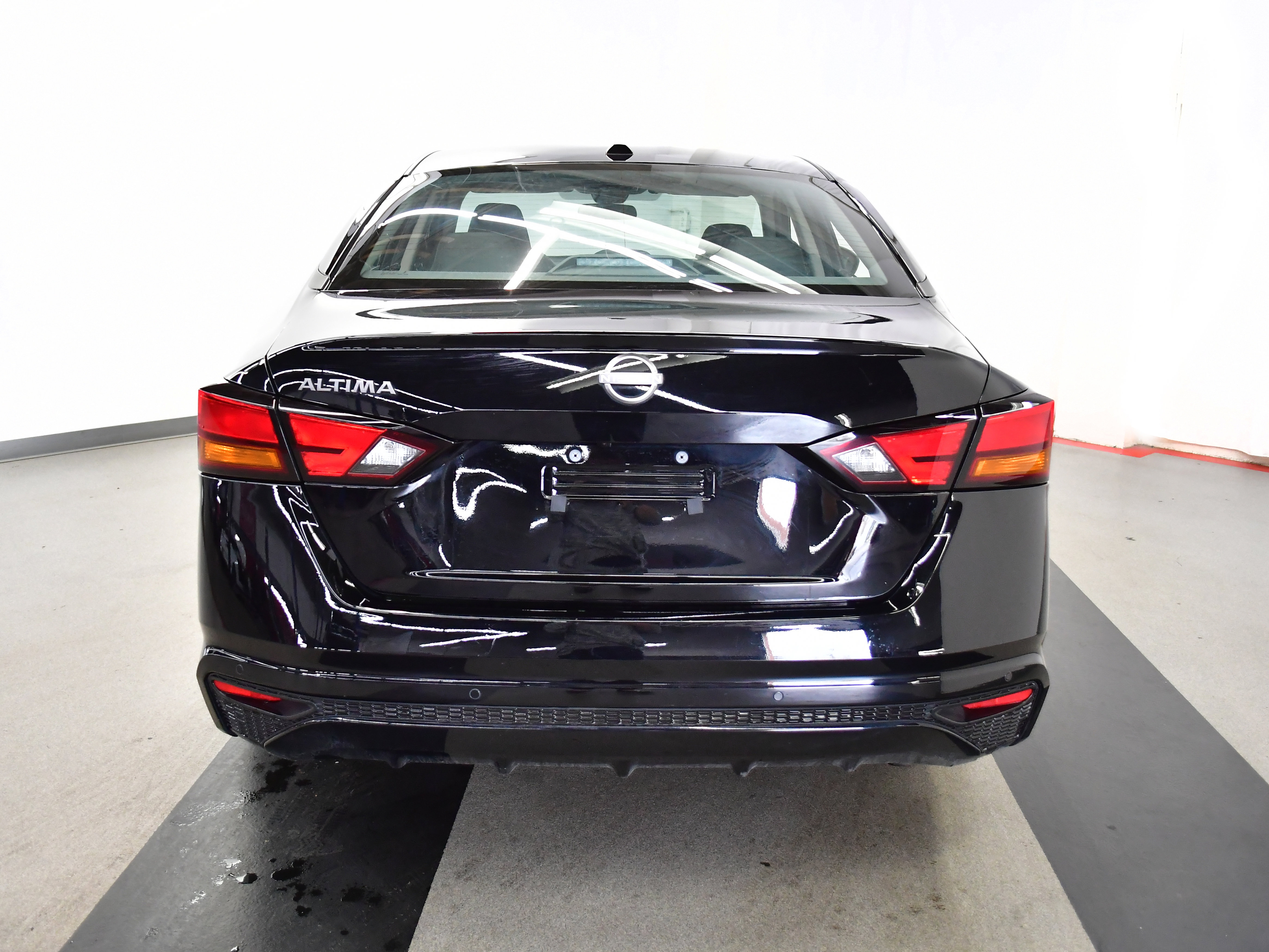 Used 2025 Nissan Altima 2.5 SV FWD image 6