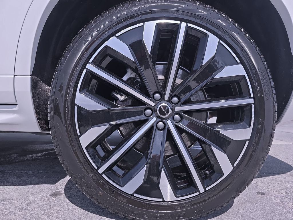 Certified 2025 Volvo XC90 T8 Ultra w/ Protection Package Premier AWD/4WD image 38
