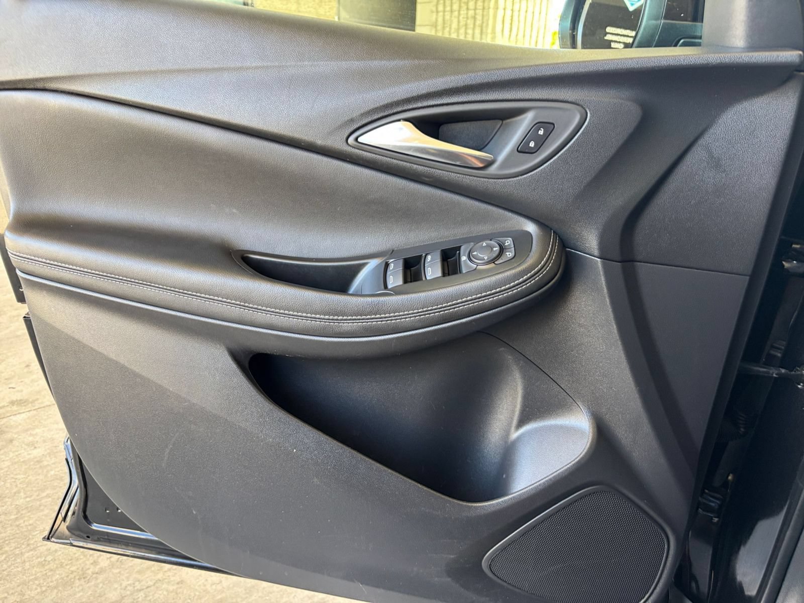 Used 2025 Buick Encore GX Preferred AWD/4WD image 18