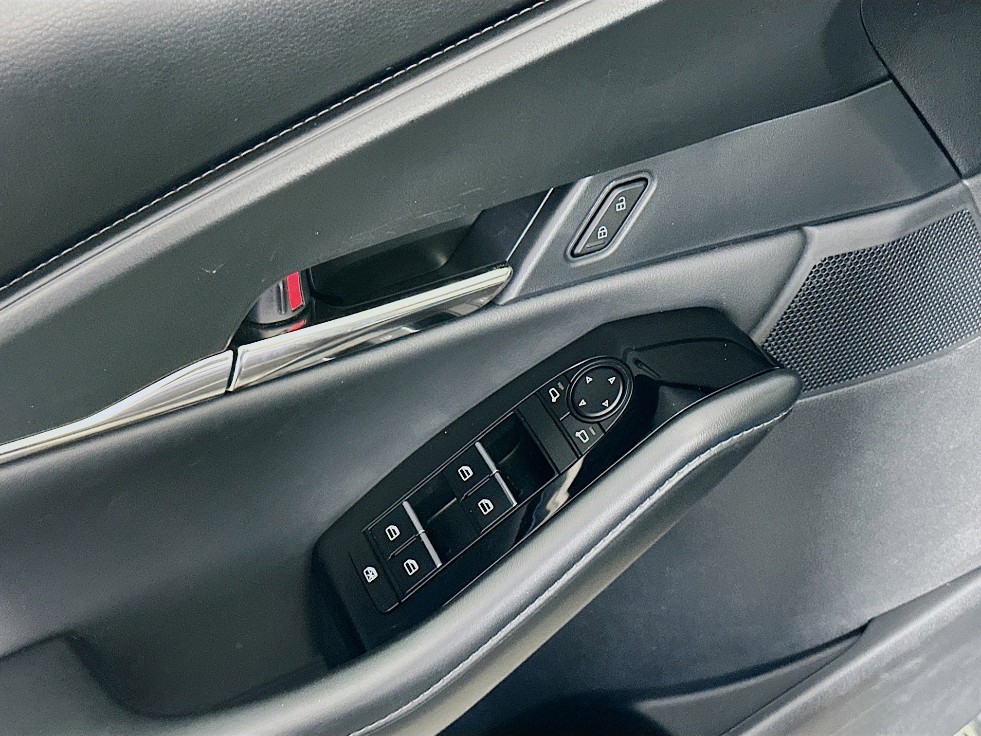 Used 2025 MAZDA CX-30 AWD 2.5 S w/ Preferred Package image 15