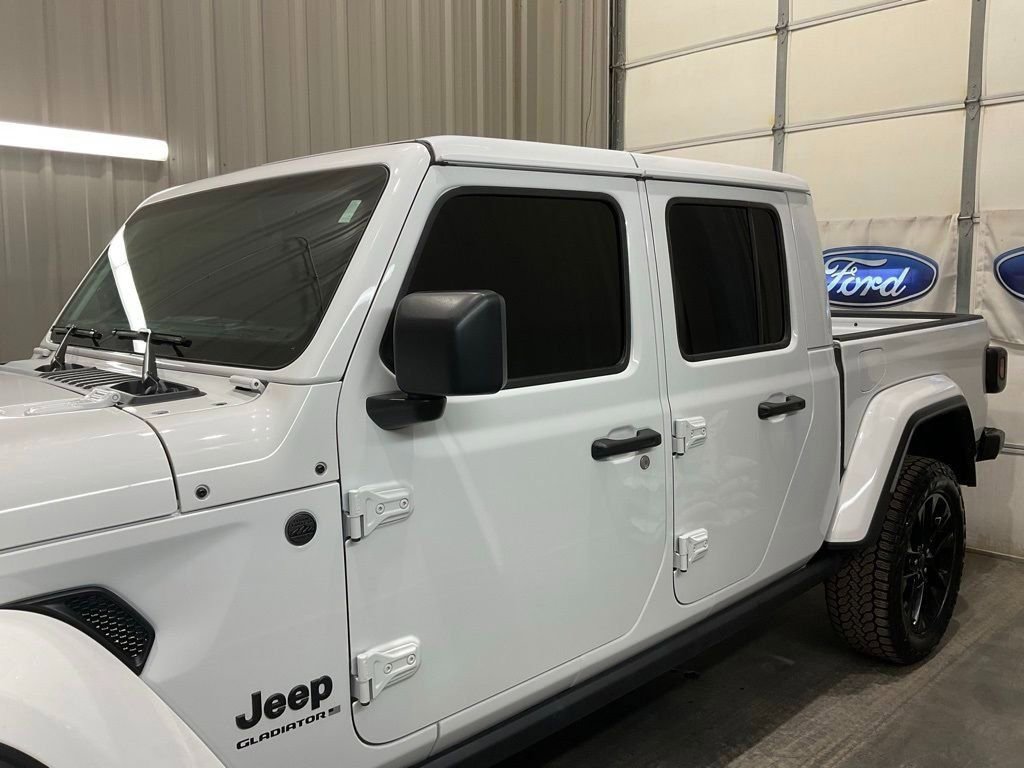 Used 2024 Jeep Gladiator Sport AWD/4WD image 5