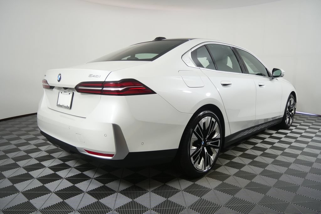 Used 2026 BMW 540i xDrive AWD/4WD image 5