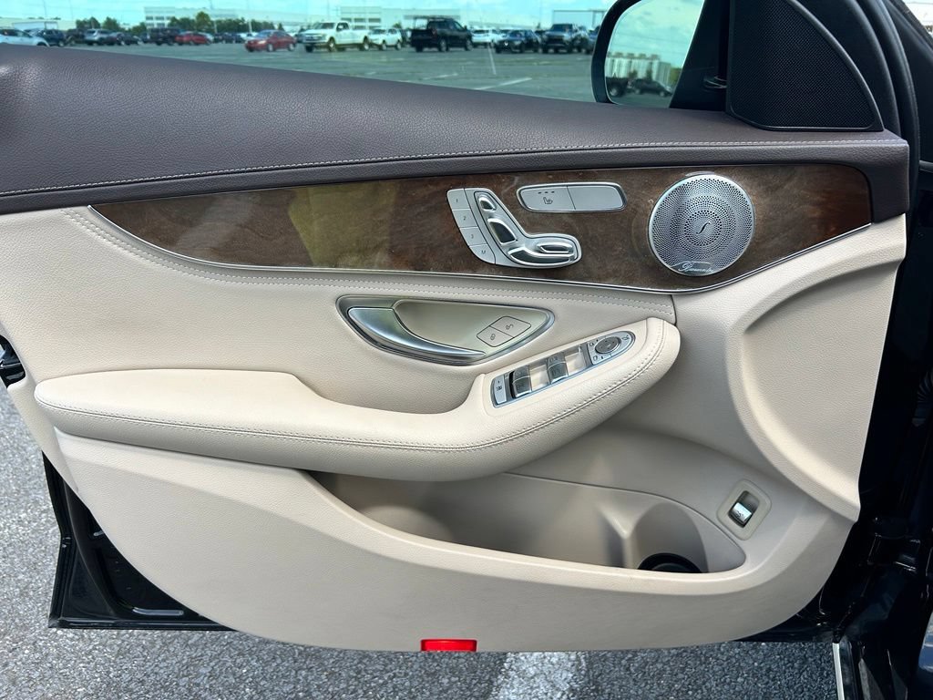 Used 2015 Mercedes-Benz C 300 4MATIC Sedan image 20