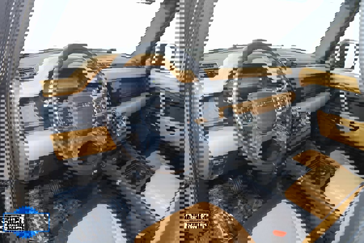 Used 2024 Land Rover Defender 110 X-Dynamic SE image 25