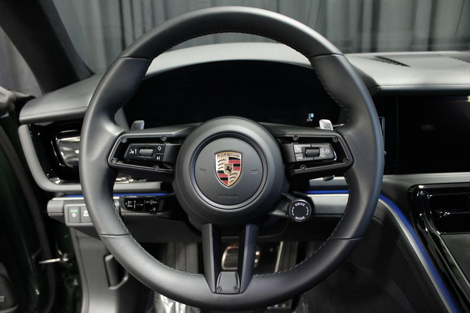 Used 2025 Porsche Panamera 4 image 35