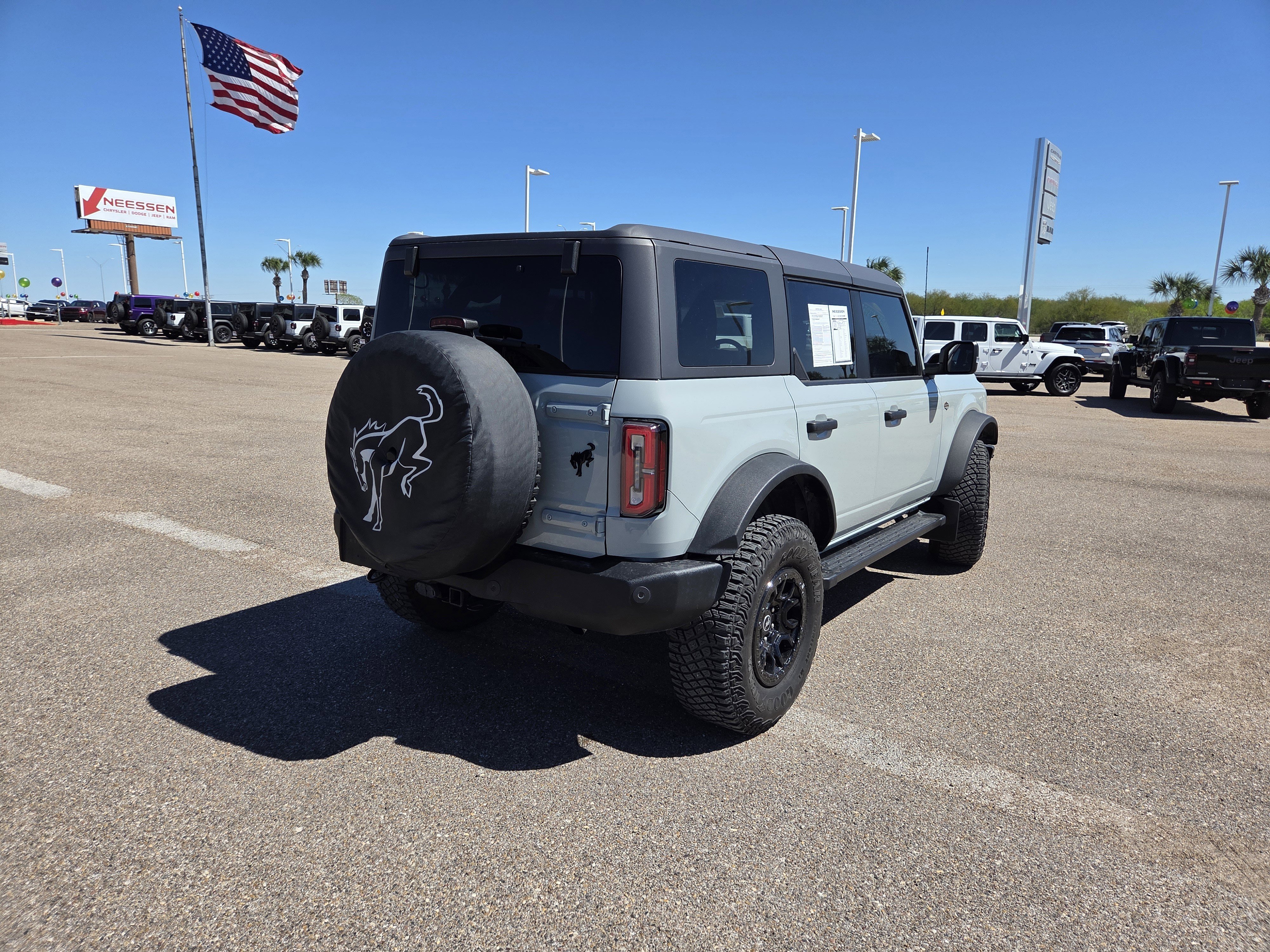 Used 2023 Ford Bronco Wildtrak image 7