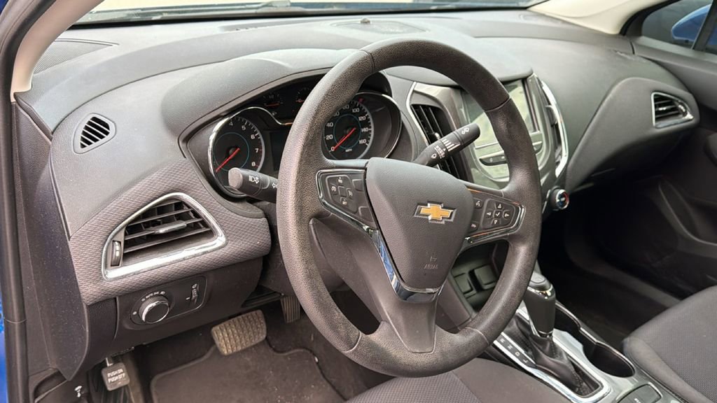 Used 2018 Chevrolet Cruze LT image 13