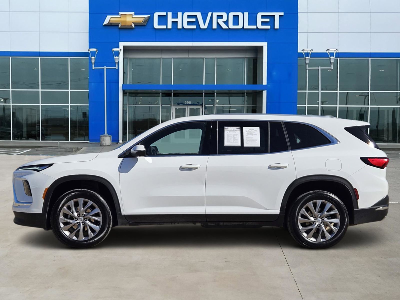 Used 2025 Buick Enclave Preferred image 3