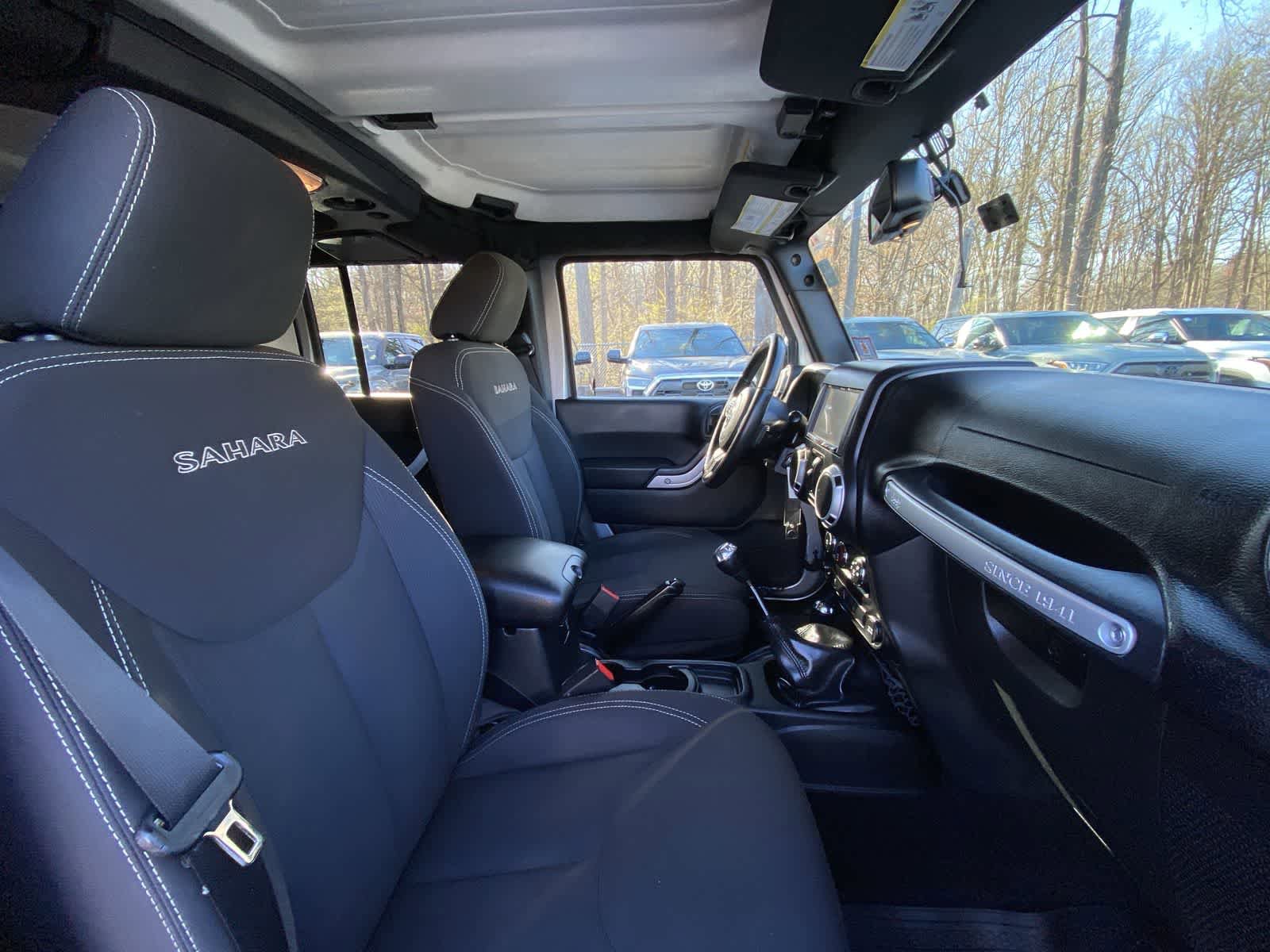 Used 2016 Jeep Wrangler Unlimited Sahara w/ Connectivity Group image 24