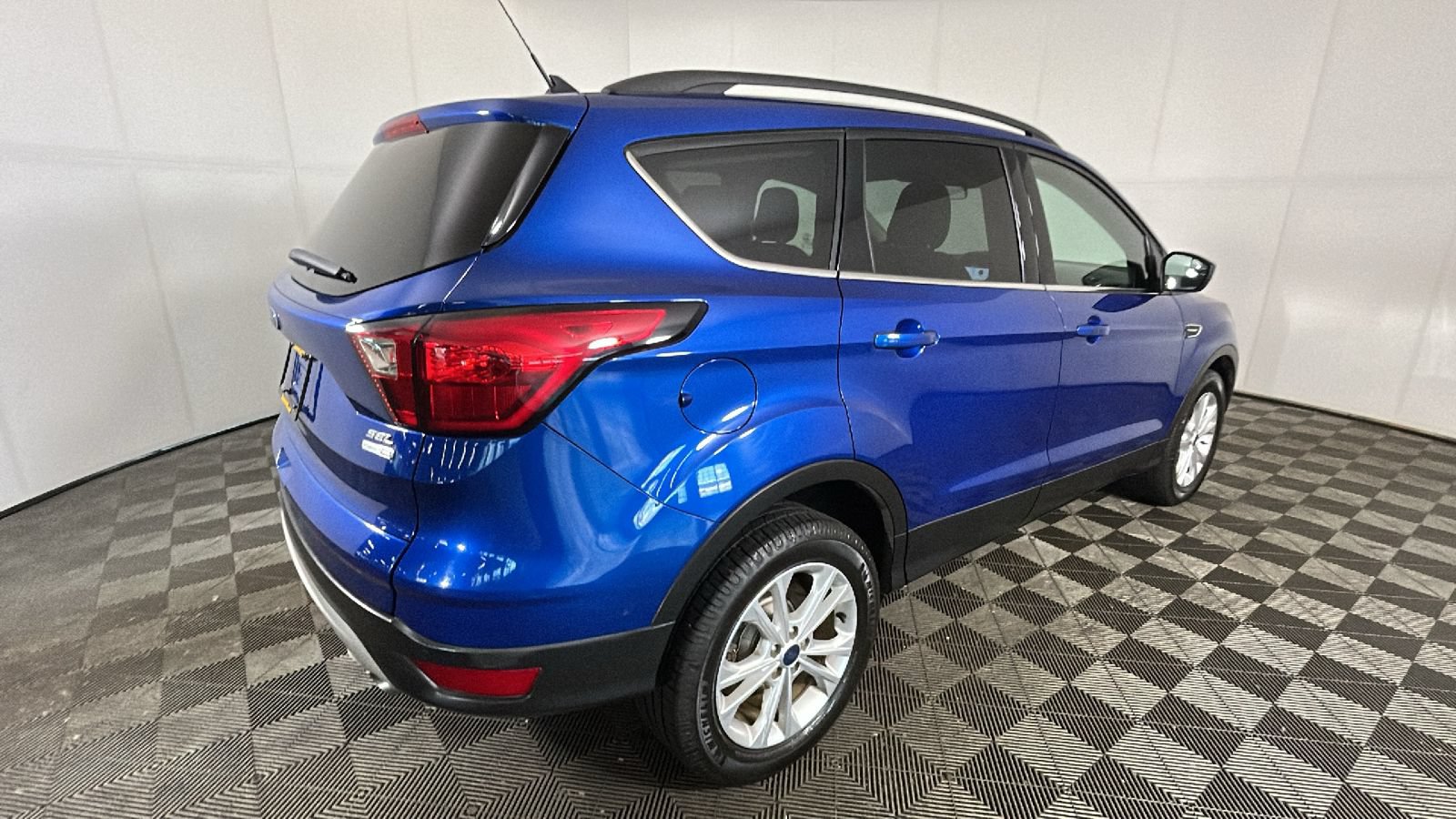 Used 2019 Ford Escape SEL AWD/4WD image 3