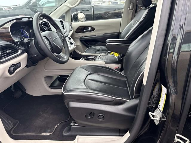 Used 2023 Chrysler Pacifica Limited image 23