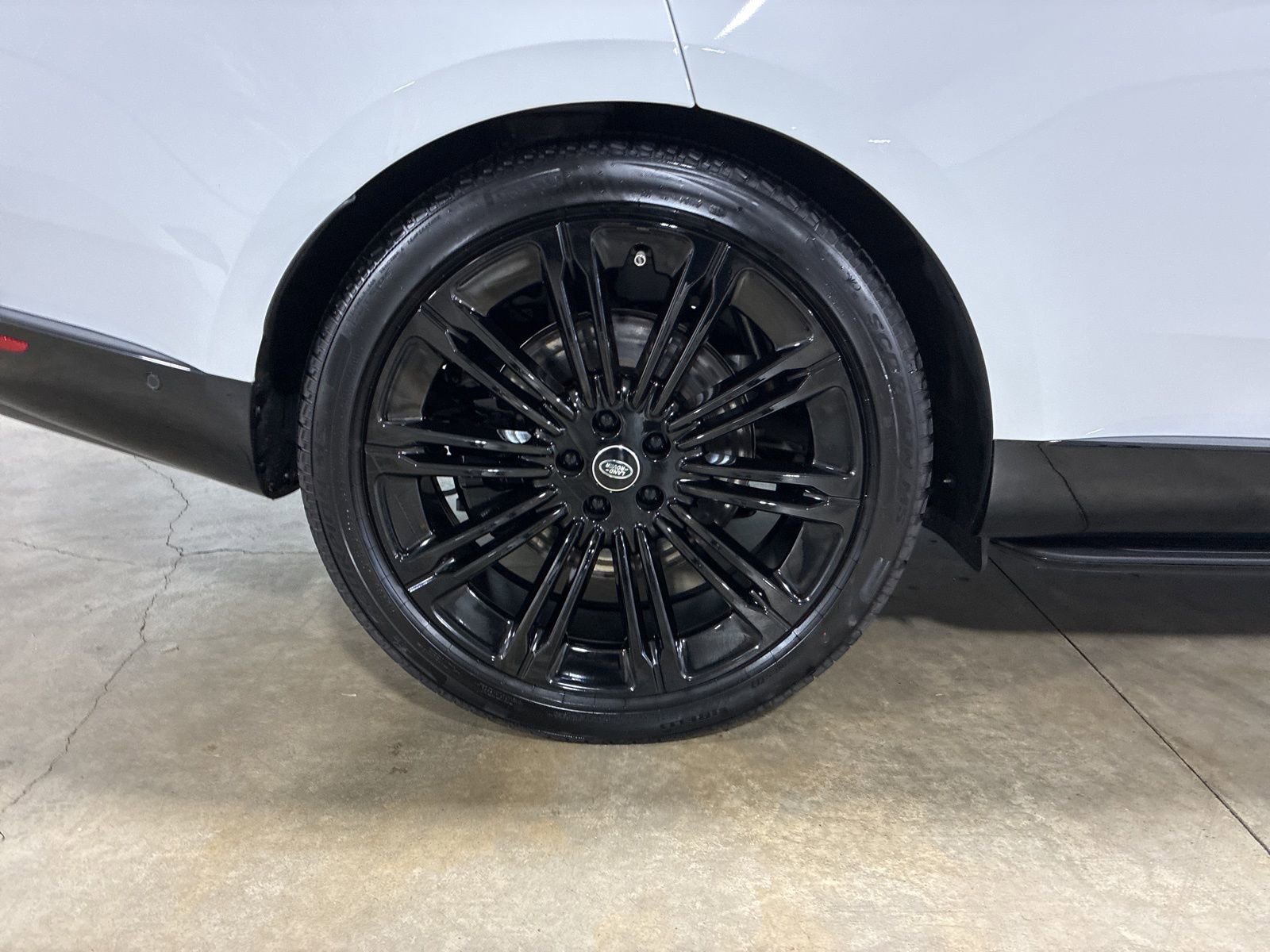 Used 2025 Land Rover Range Rover SE image 12