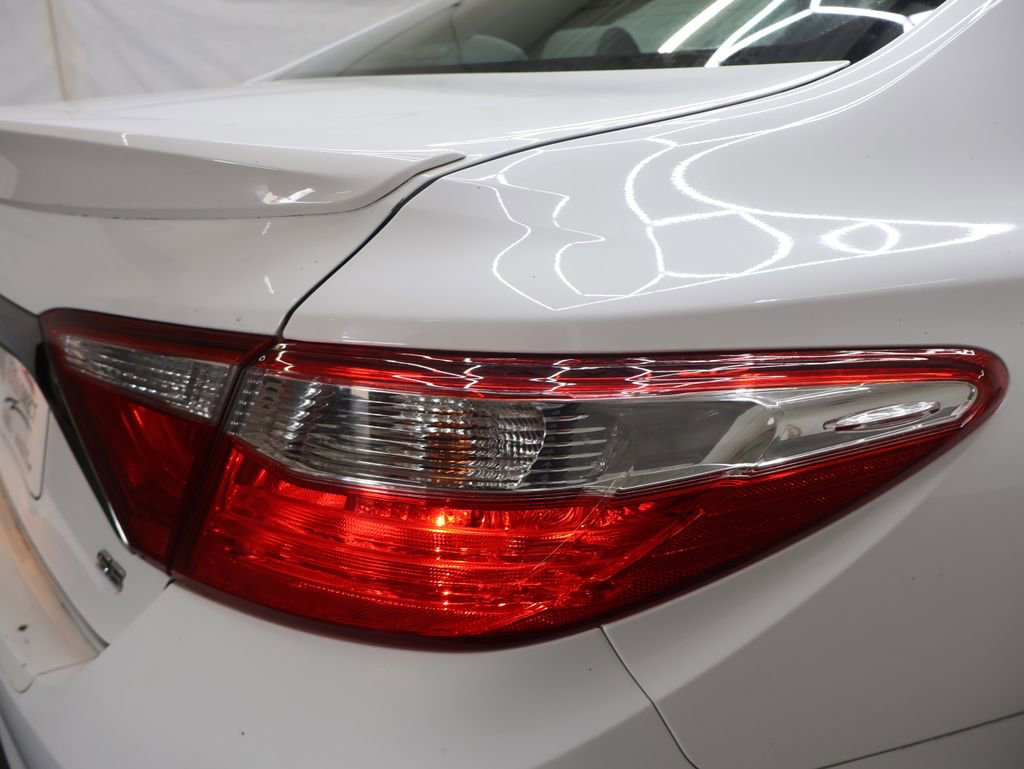 Used 2015 Toyota Camry SE FWD image 34