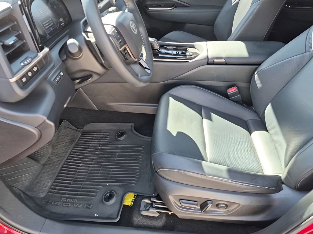 Used 2025 Toyota Crown Signia w/ Advanced Technology Package AWD/4WD image 32