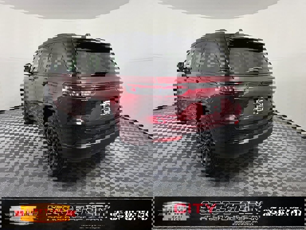 New 2025 Jeep Grand Cherokee Limited image 5