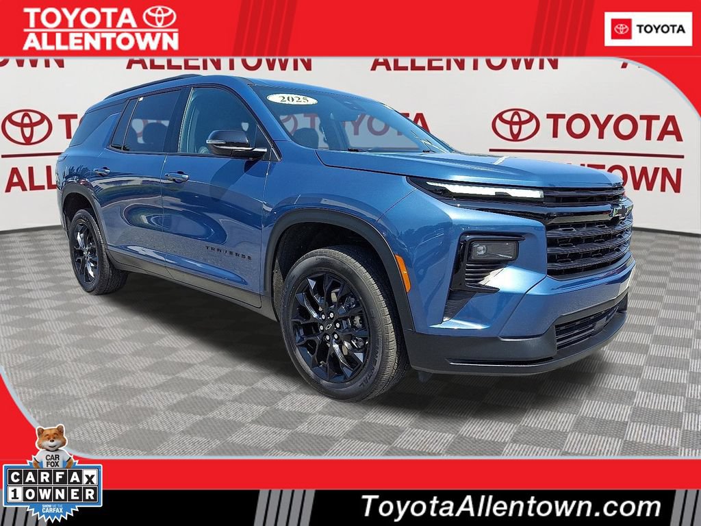 Used 2025 Chevrolet Traverse LT w/ Midnight/Sport Edition AWD/4WD image 1