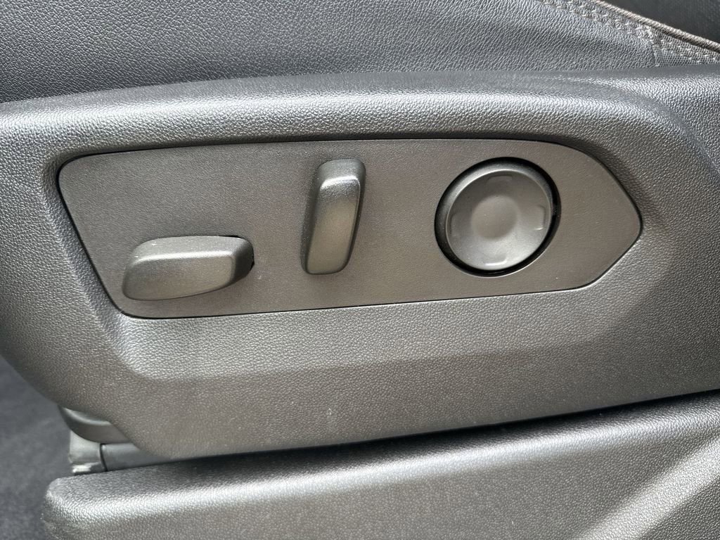 Used 2023 Chevrolet Tahoe High Country image 16