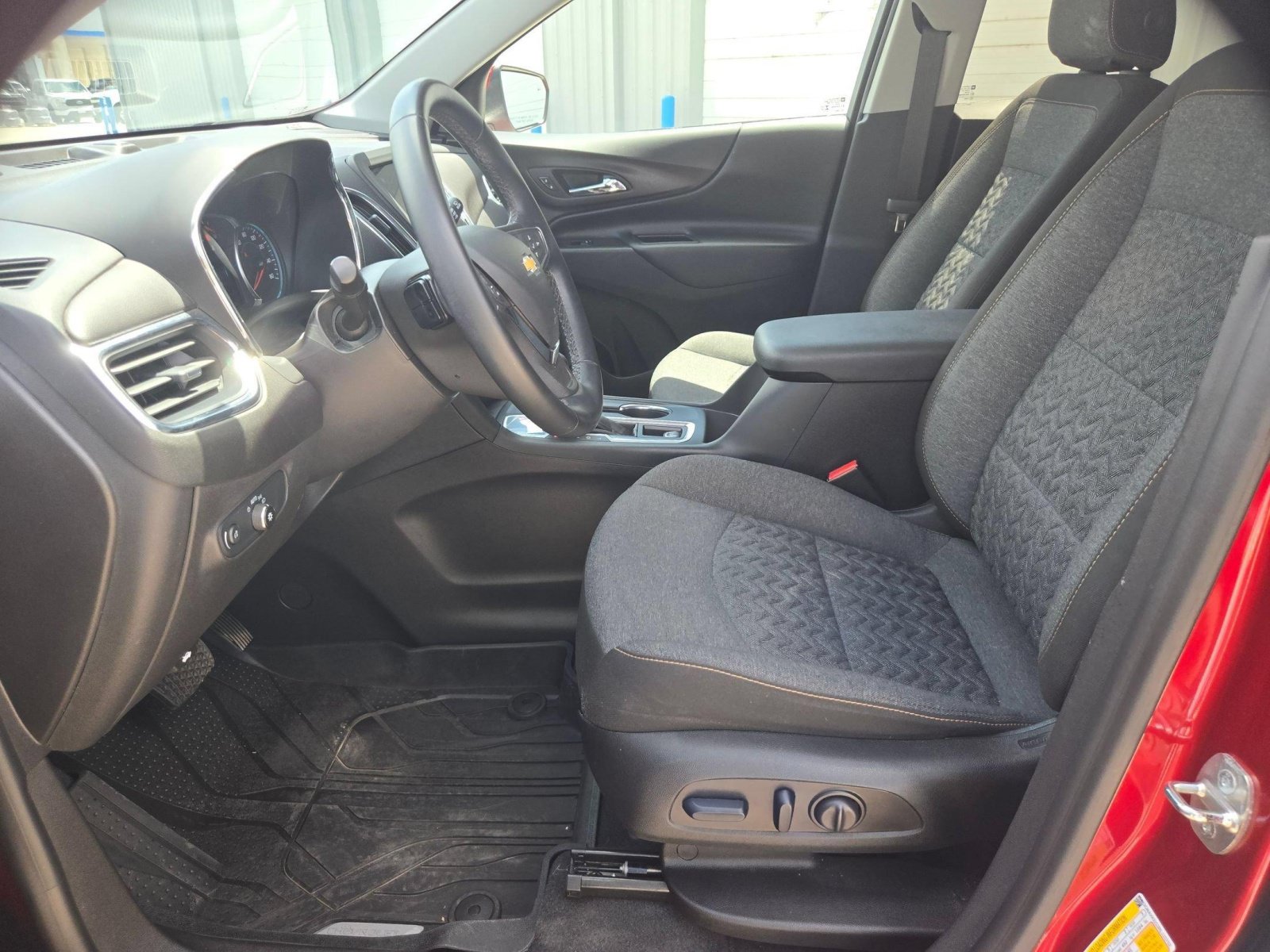 Used 2024 Chevrolet Equinox LT FWD image 9