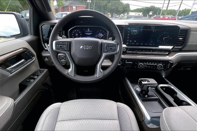Used 2025 Chevrolet Silverado 1500 LT Trail Boss AWD/4WD image 7
