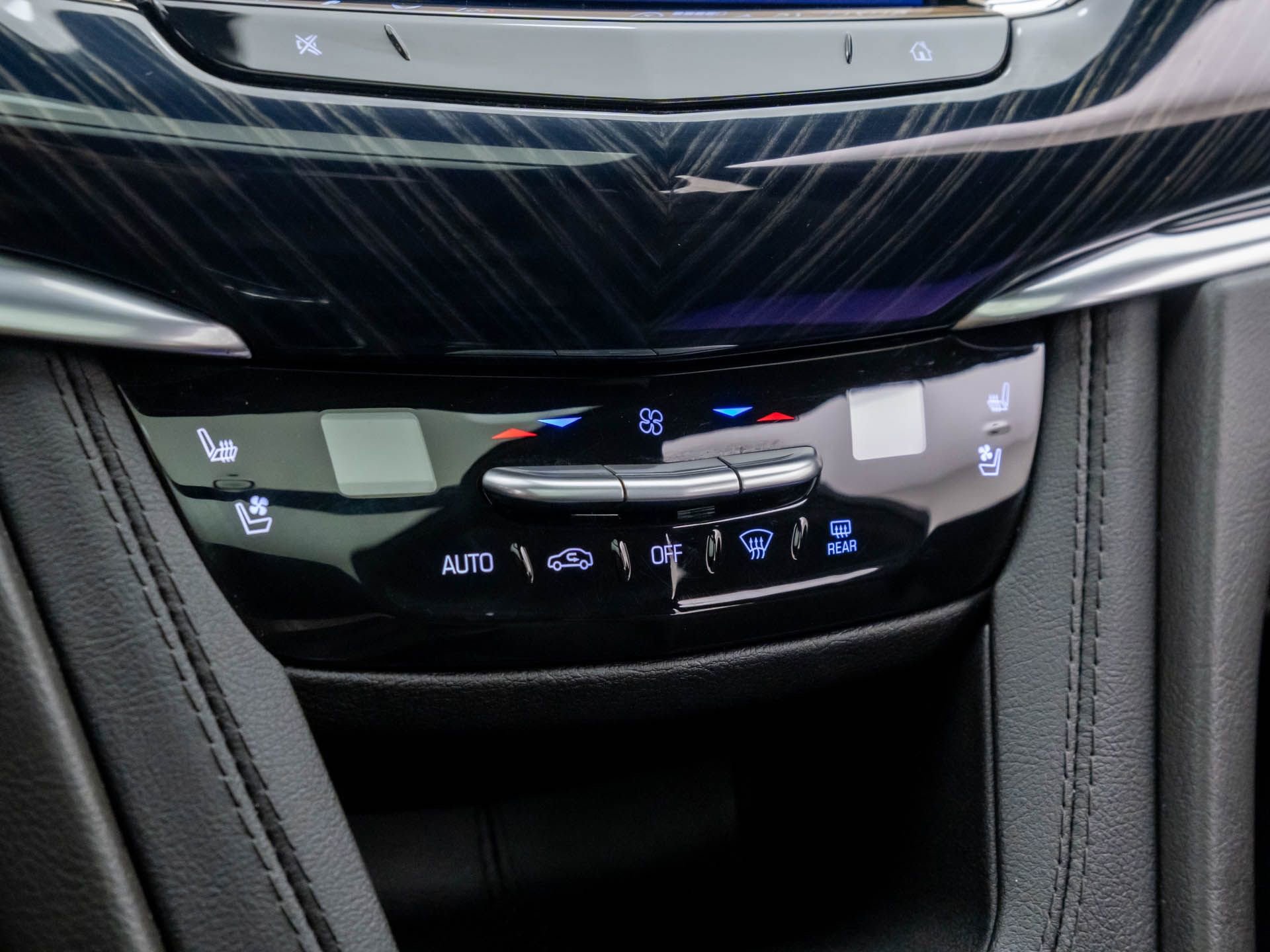 Certified 2024 Cadillac XT6 Premium Luxury w/ LPO, Floor Liner Package image 29