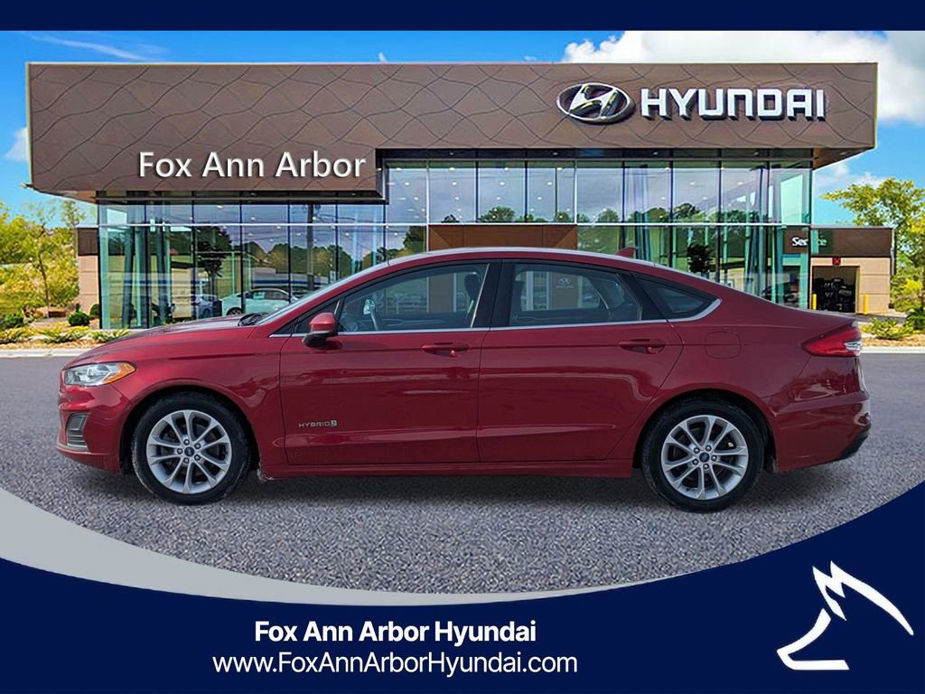Used 2019 Ford Fusion SE image 2