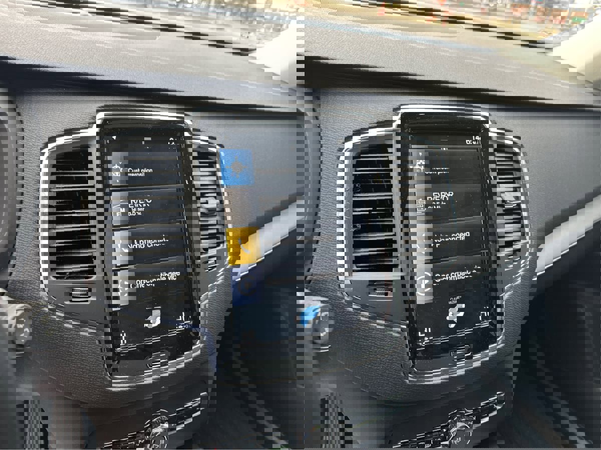 Used 2022 Volvo XC90 T5 Momentum w/ Protection Package Premier image 42