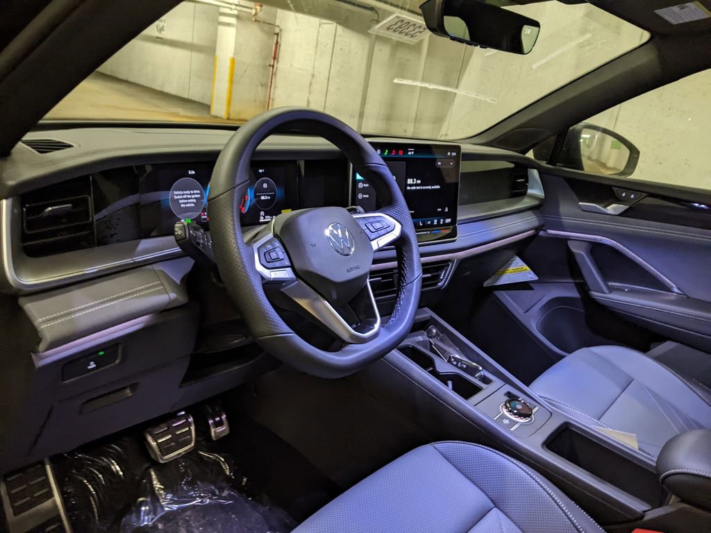 New 2026 Volkswagen Tiguan SE R-Line image 8